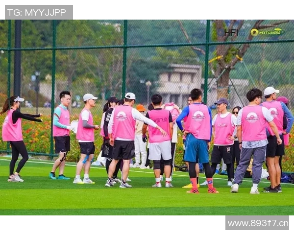 深圳飞盘队与重庆飞盘队赛后复盘分析意识碰撞与战术思考